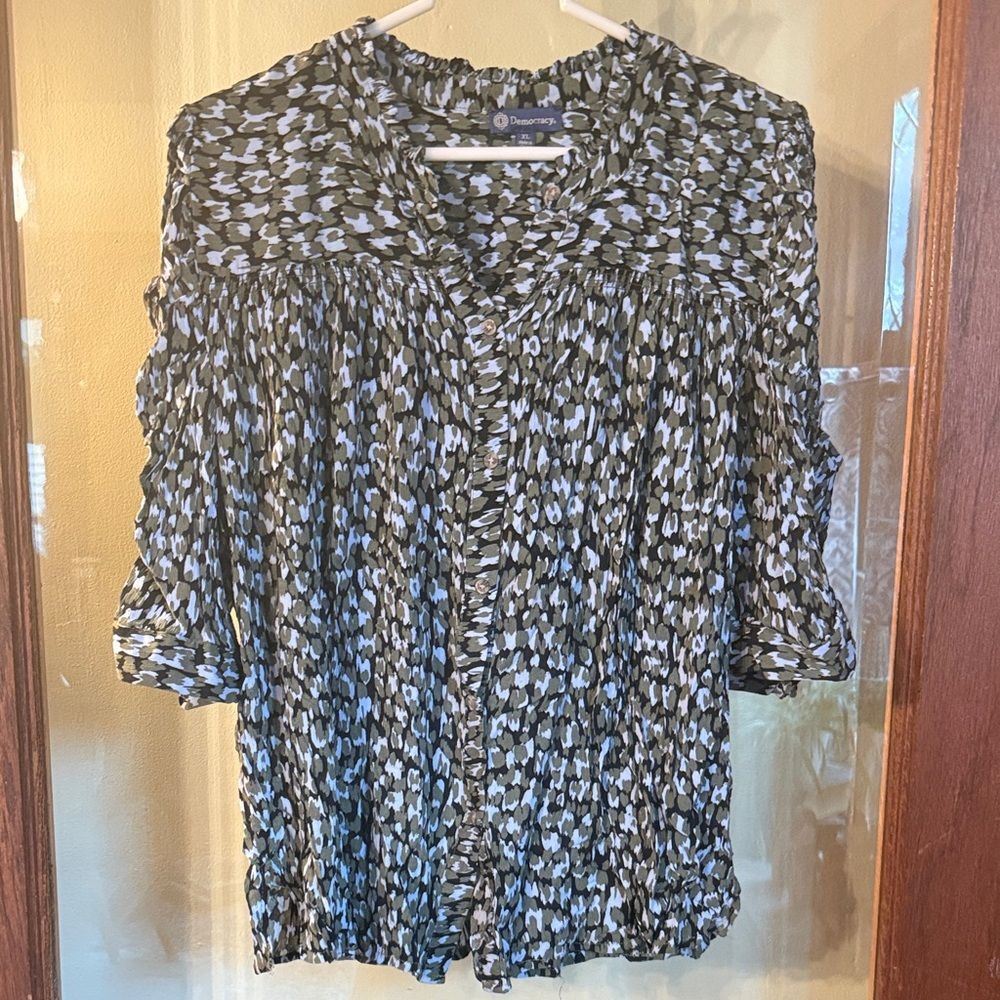 DEMOCRACY patterned button up short sleeve blouse sz XL